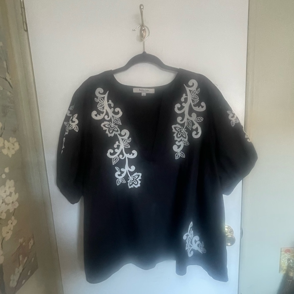 Chic Black Blouse with White Embroidery - Picture 2 of 2